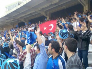 پرچم ترکیه در استادیوم تراختور 